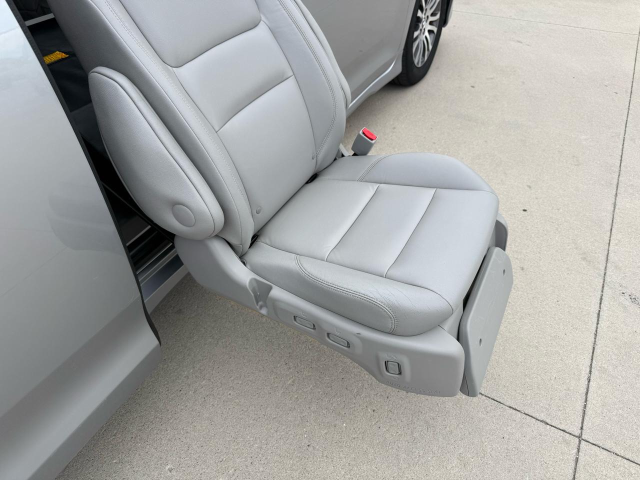 Toyota Sienna XLE Auto Access Seat FWD 7-Passenger (Natl) 2018