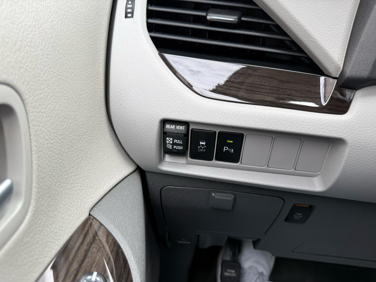 Toyota Sienna XLE Auto Access Seat FWD 7-Passenger (Natl) 2018
