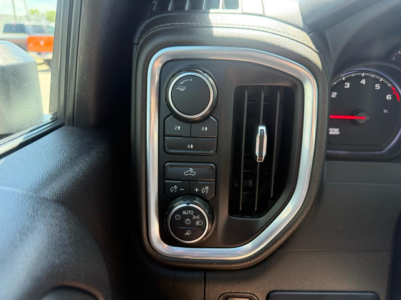 Chevrolet Silverado 2500HD 4WD Crew Cab 159" Custom 2022