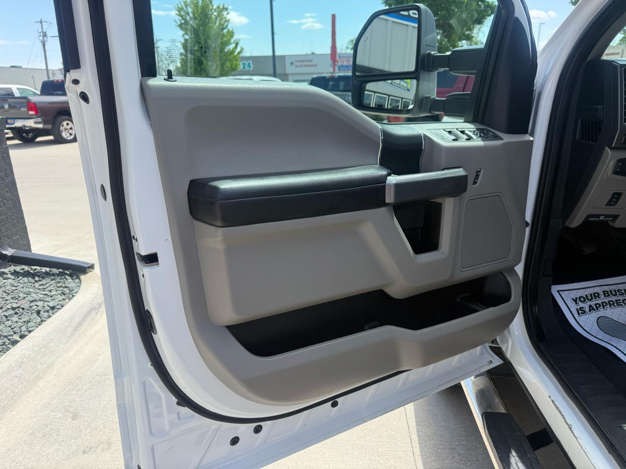 Ford Super Duty F-350 SRW XLT 4WD Crew Cab 8' Box 2022