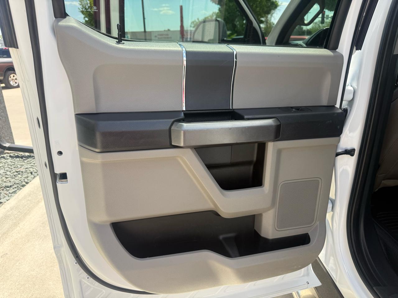Ford Super Duty F-350 SRW XLT 4WD Crew Cab 8' Box 2022