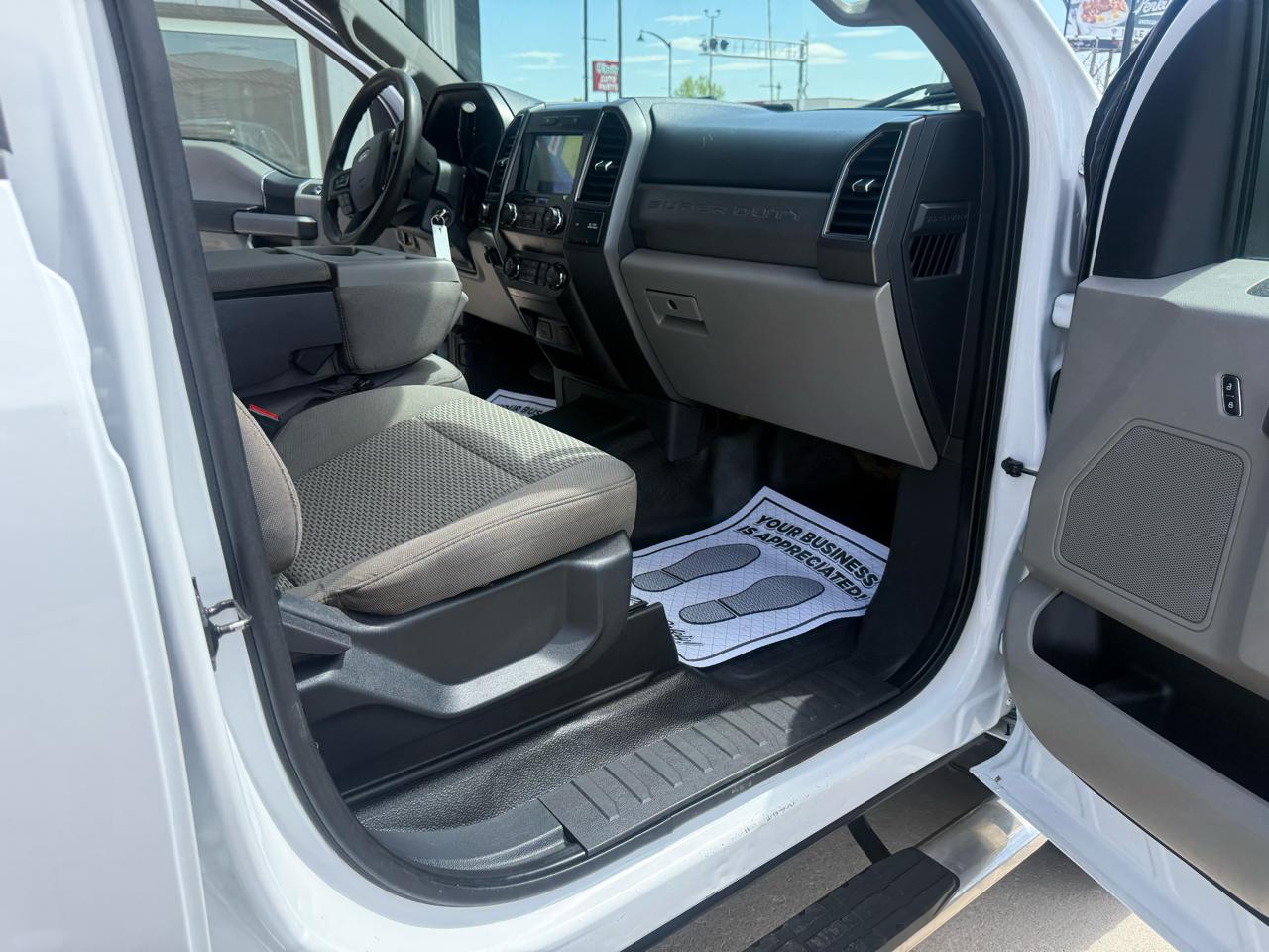 Ford Super Duty F-350 SRW XLT 4WD Crew Cab 8' Box 2022