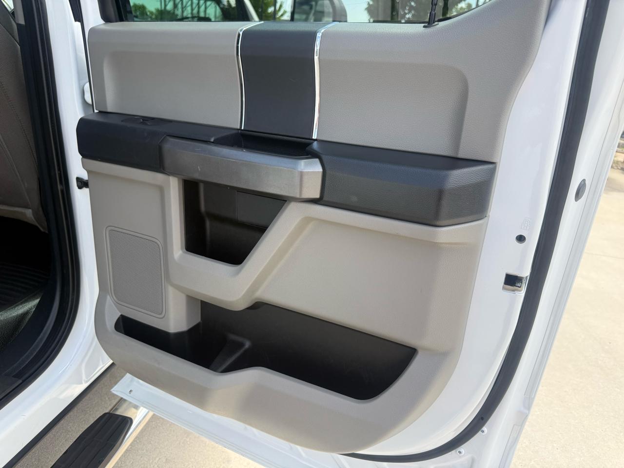 Ford Super Duty F-350 SRW XLT 4WD Crew Cab 8' Box 2022