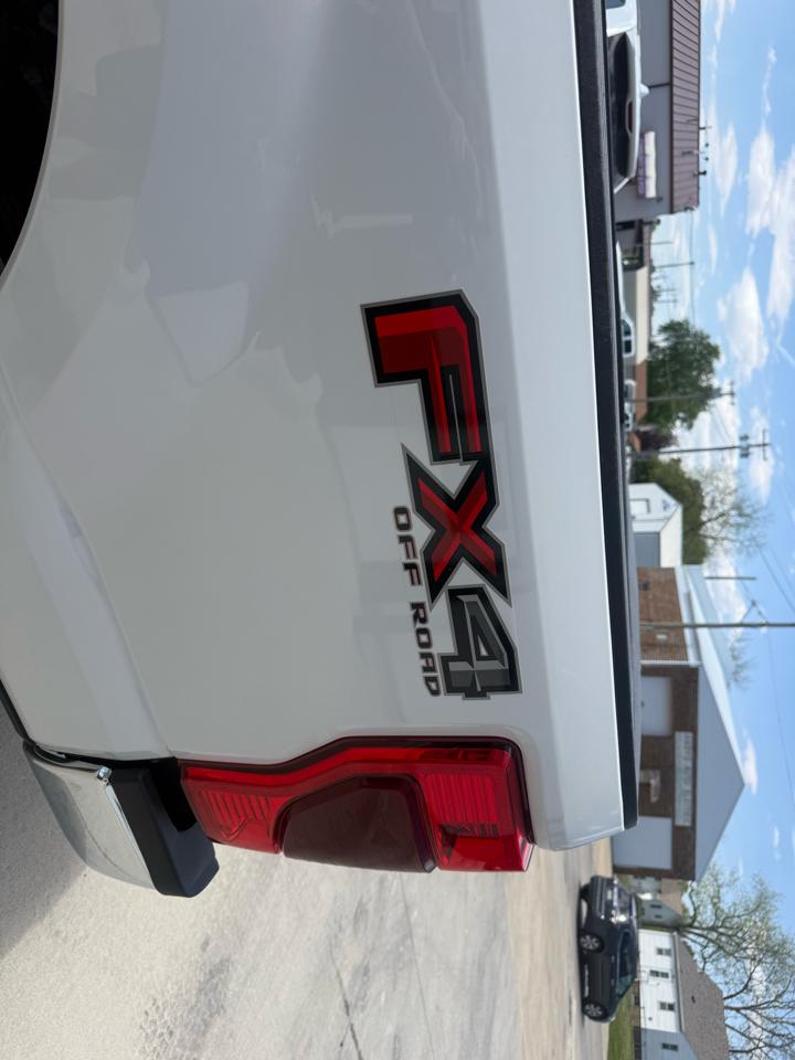 Ford Super Duty F-350 SRW XLT 4WD Crew Cab 8' Box 2022