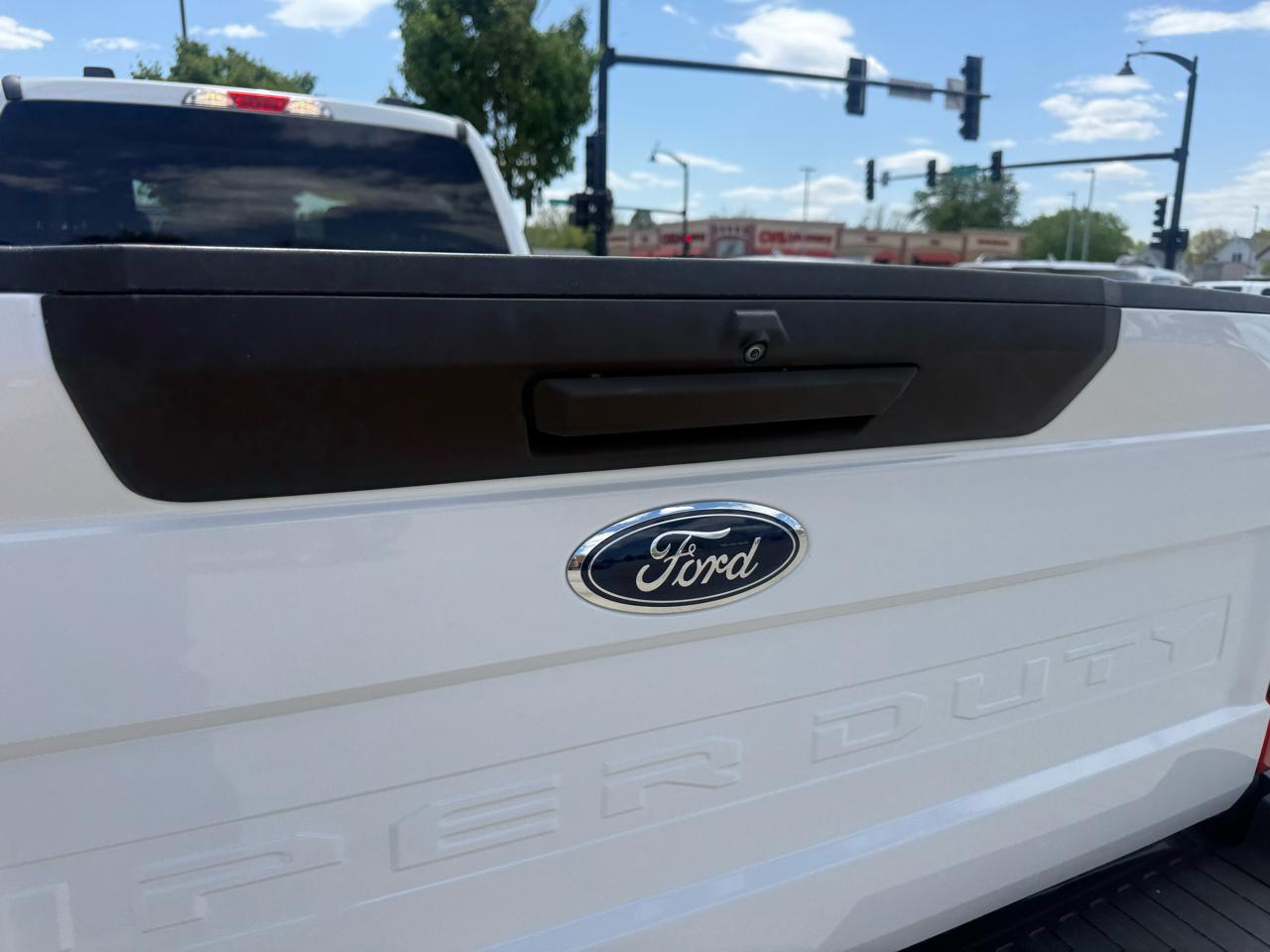 Ford Super Duty F-350 SRW XLT 4WD Crew Cab 8' Box 2022