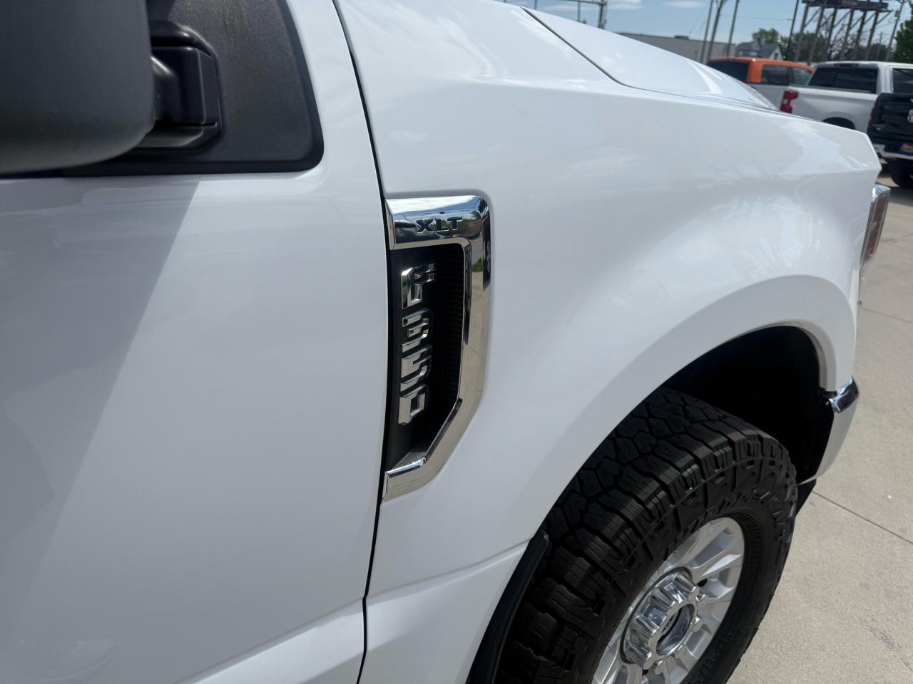 Ford Super Duty F-350 SRW XLT 4WD Crew Cab 8' Box 2022