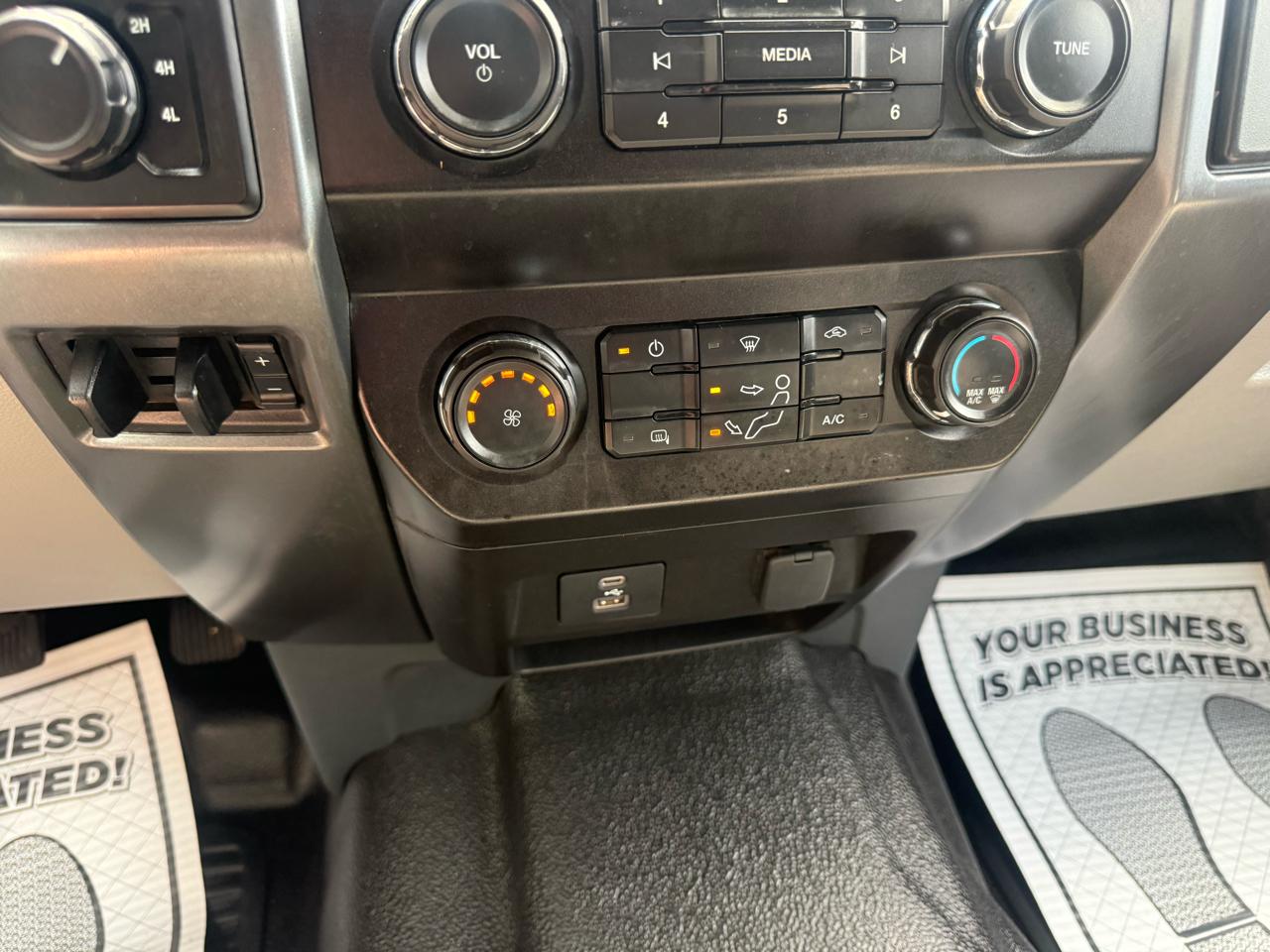 Ford Super Duty F-350 SRW XLT 4WD Crew Cab 8' Box 2022