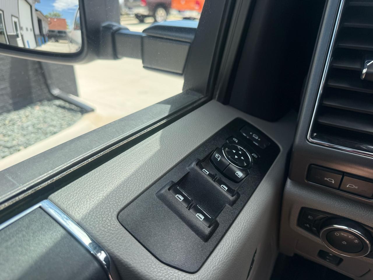 Ford Super Duty F-350 SRW XLT 4WD Crew Cab 8' Box 2022