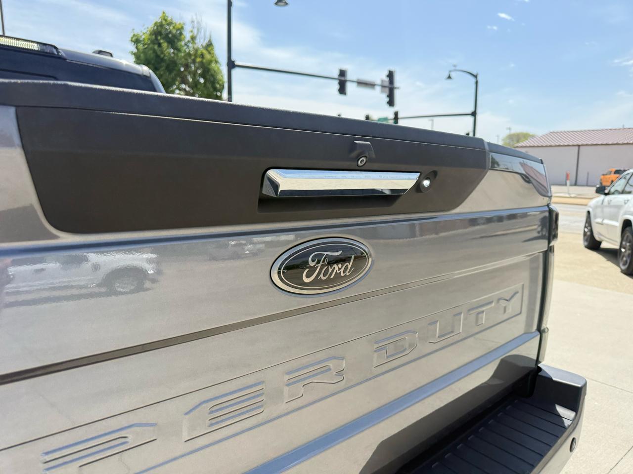 Ford Super Duty F-250 SRW Lariat 4WD Crew Cab 6.75' Box 2022