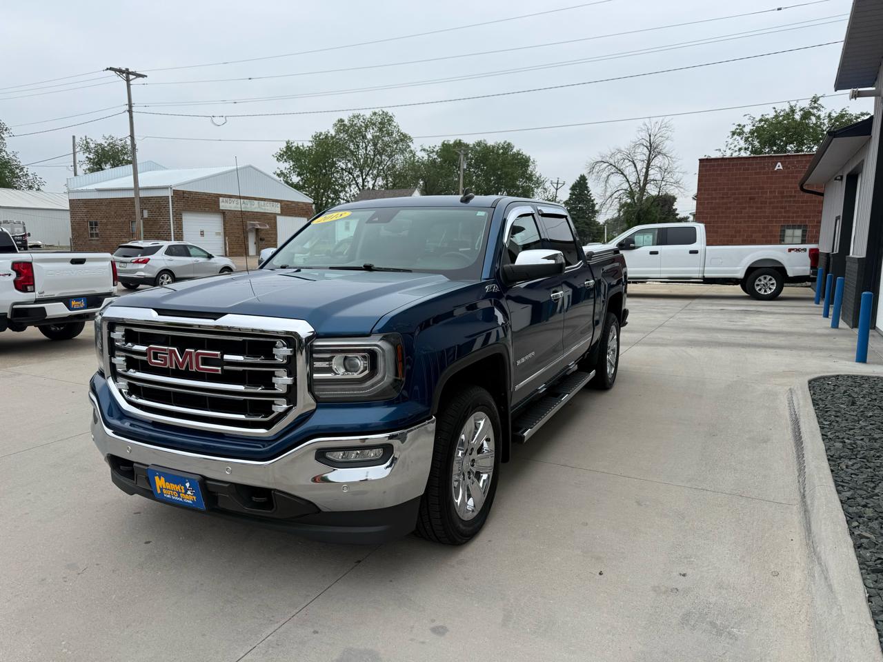GMC Sierra 1500 4WD Crew Cab 143.5" SLT 2018