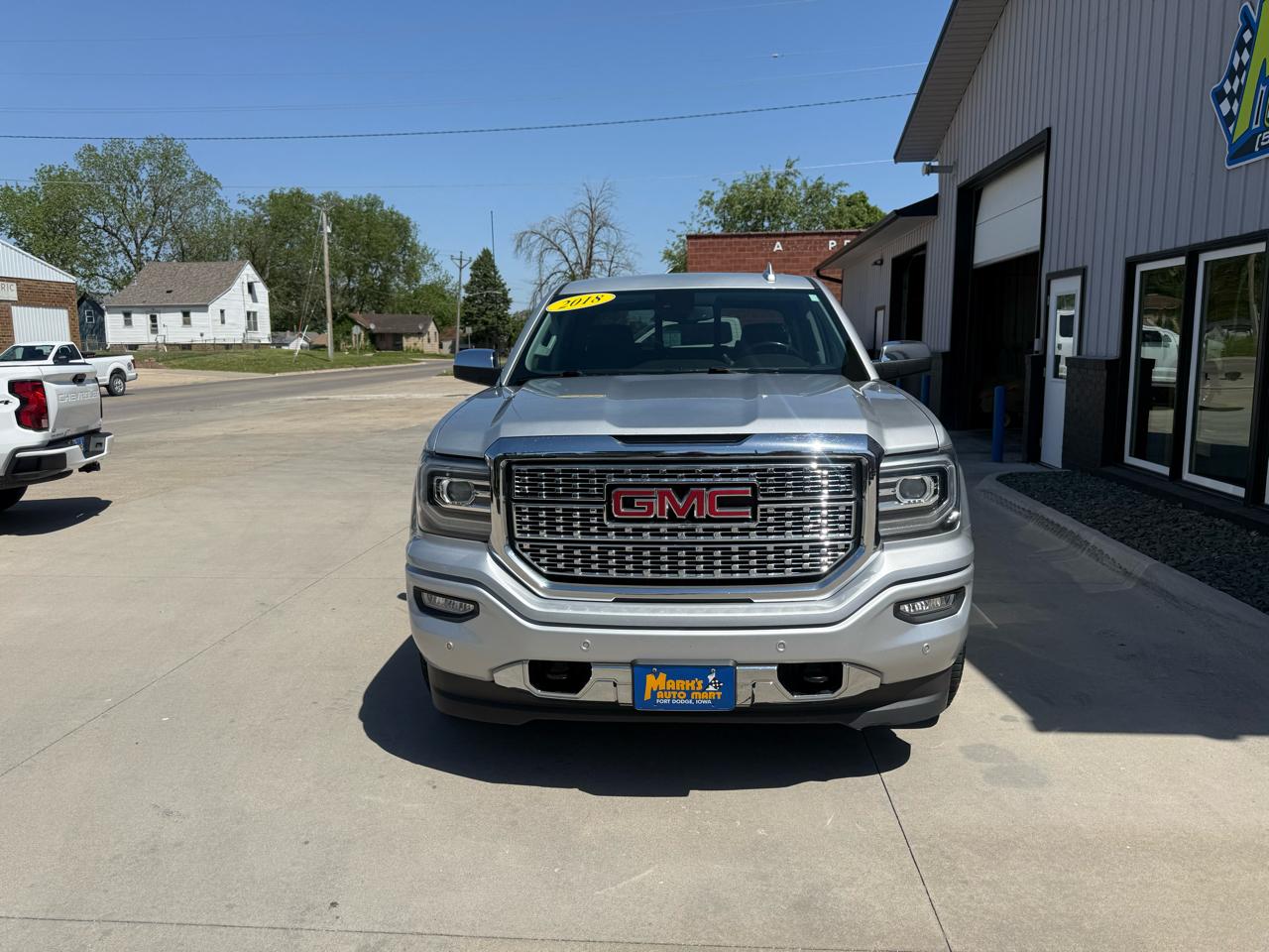 GMC Sierra 1500 4WD Crew Cab 143.5" Denali 2018