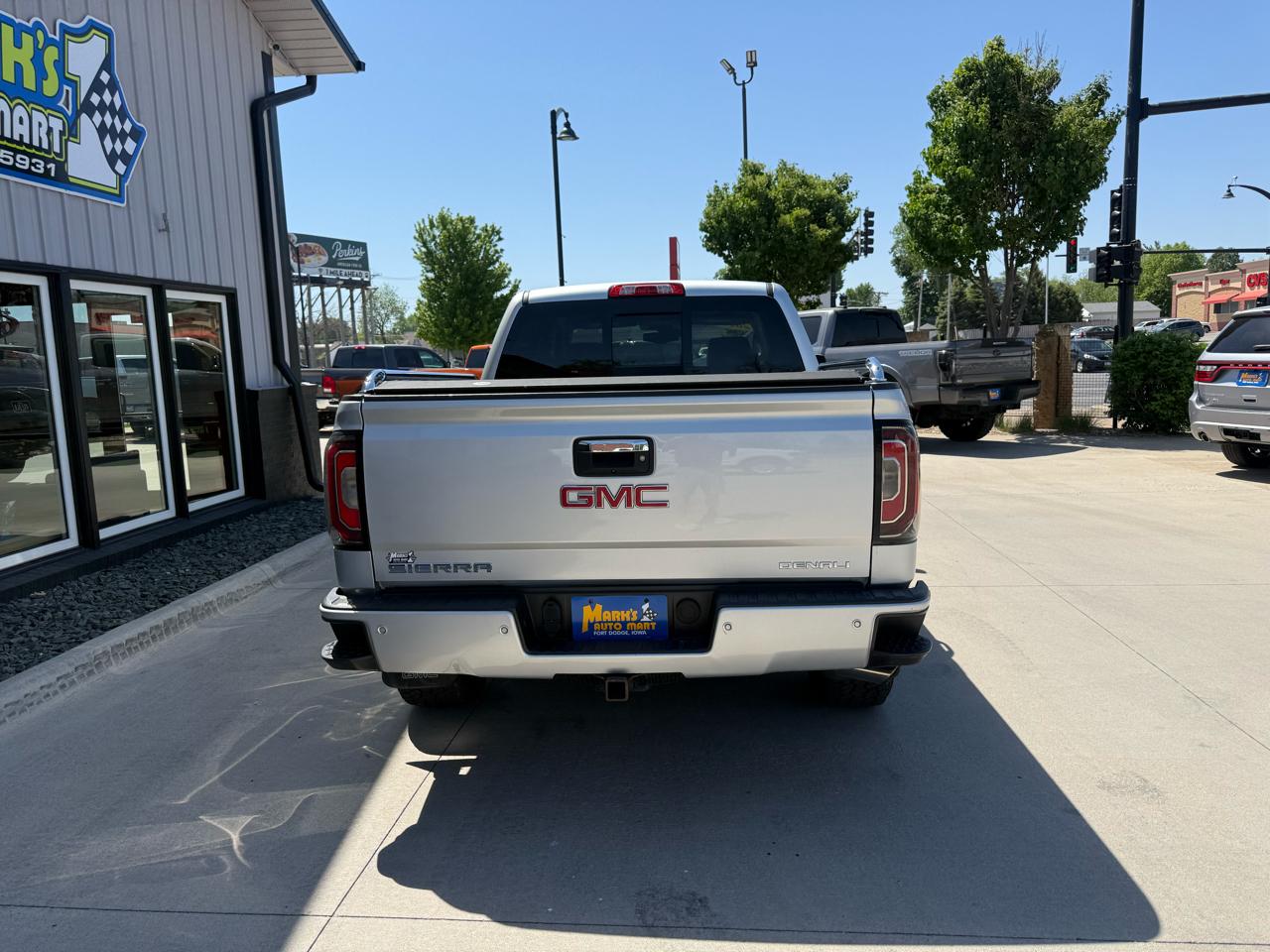 GMC Sierra 1500 4WD Crew Cab 143.5" Denali 2018