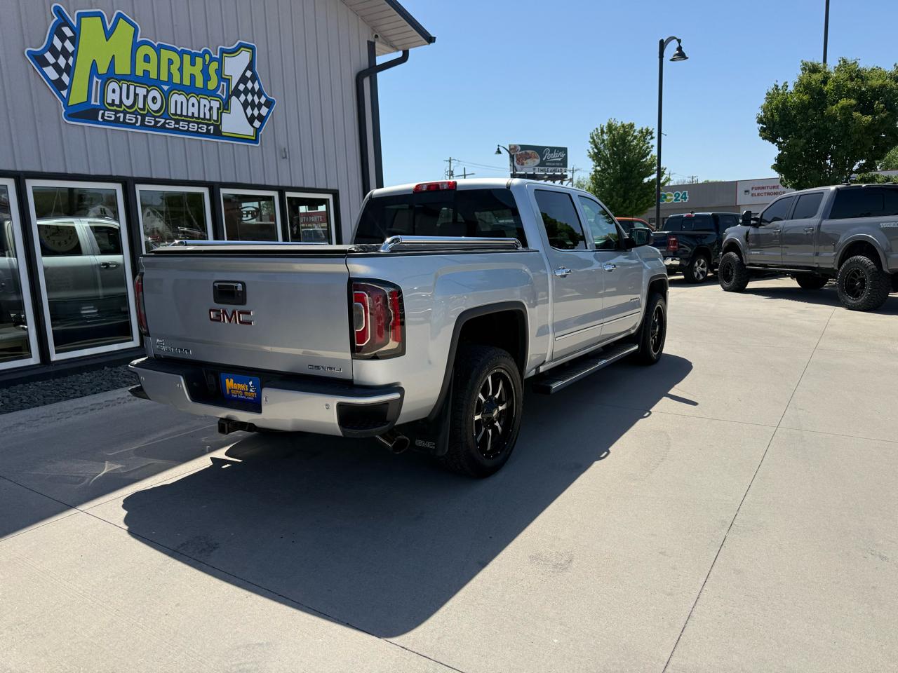 GMC Sierra 1500 4WD Crew Cab 143.5" Denali 2018