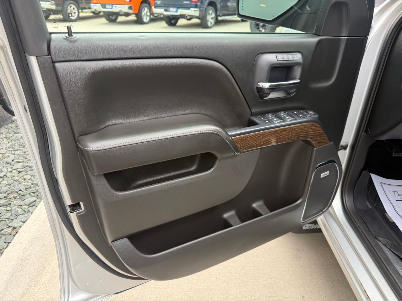 GMC Sierra 1500 4WD Crew Cab 143.5" Denali 2018
