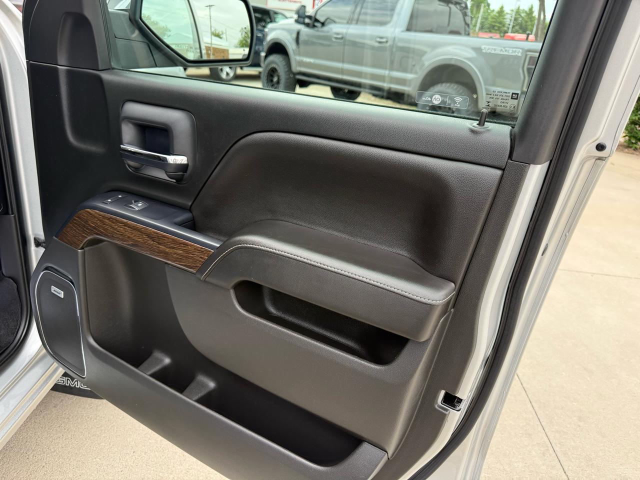 GMC Sierra 1500 4WD Crew Cab 143.5" Denali 2018