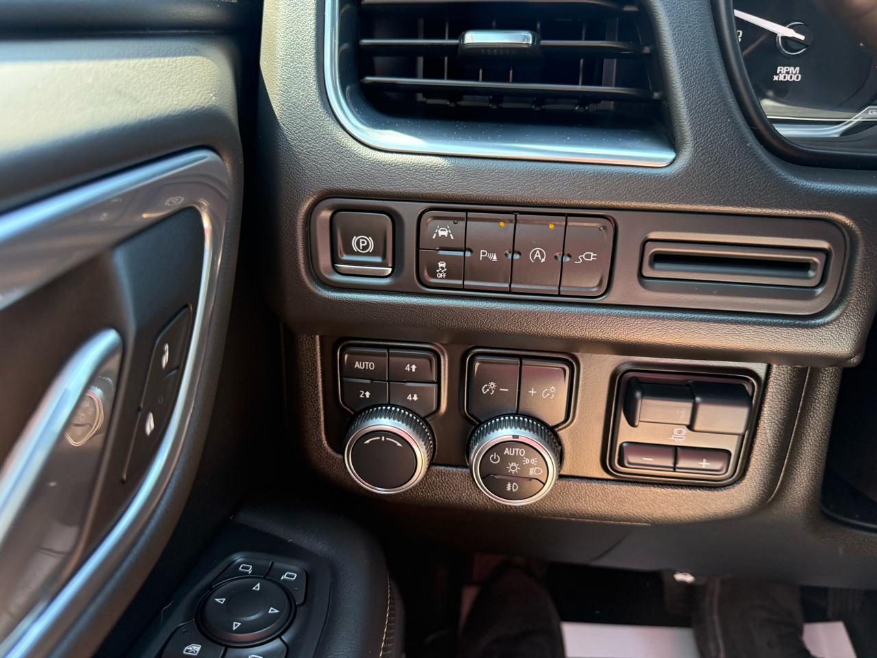 GMC Yukon 4WD 4dr SLT 2021