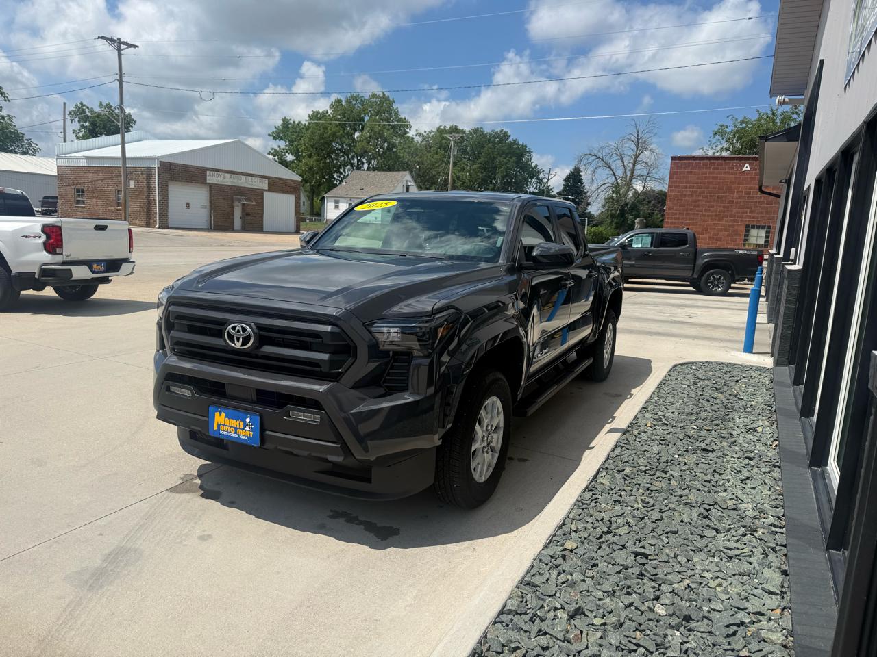 Toyota Tacoma 4WD SR Double Cab 5' Bed MT (Natl) 2025