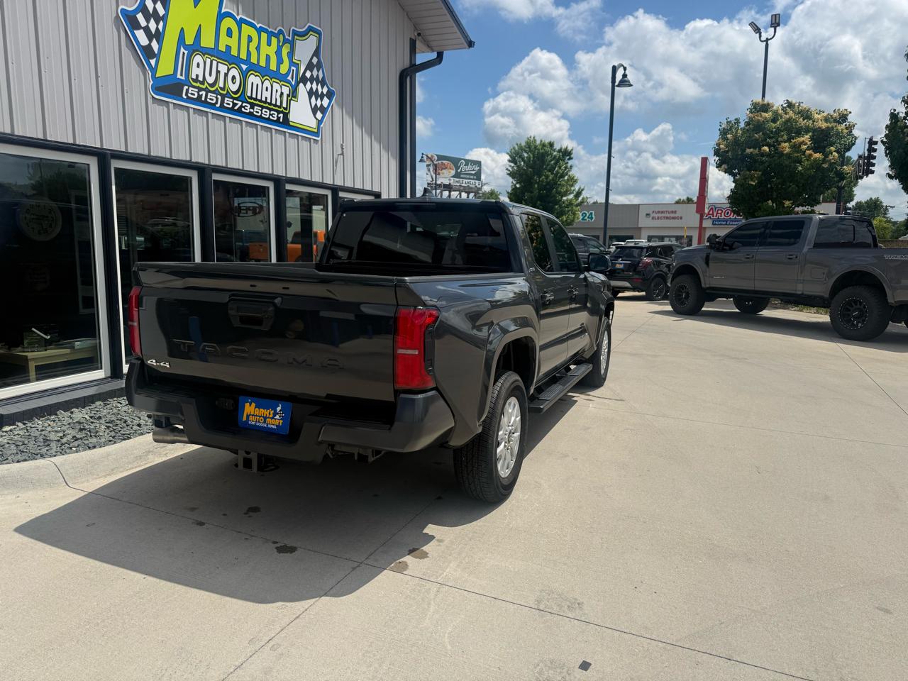 Toyota Tacoma 4WD SR Double Cab 5' Bed MT (Natl) 2025