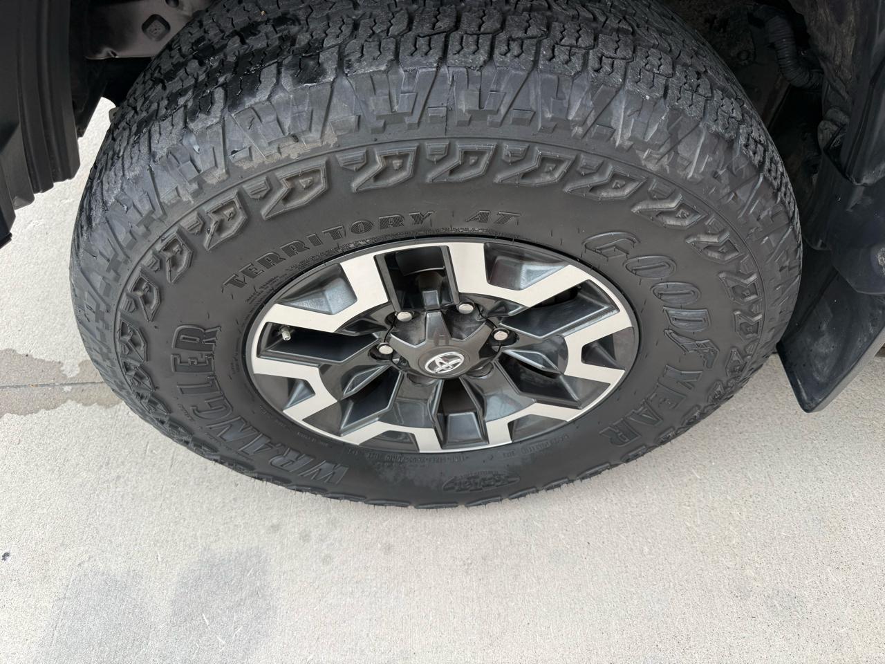 Toyota Tacoma TRD Off Road Double Cab 5' Bed V6 4x4 MT (Natl) 2018