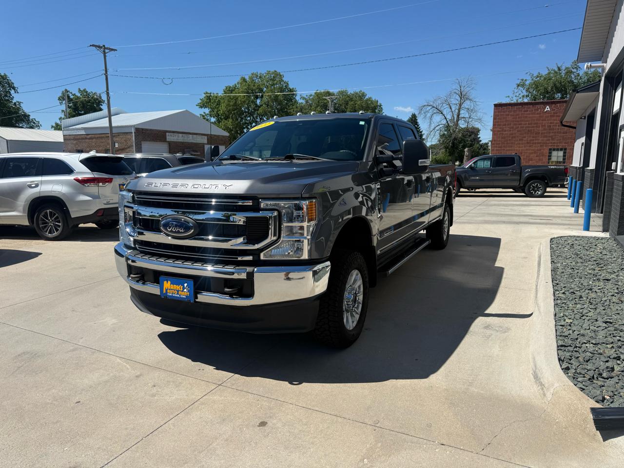 Ford Super Duty F-250 SRW XLT 4WD Crew Cab 8' Box 2022