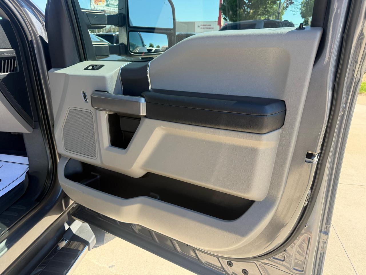 Ford Super Duty F-250 SRW XLT 4WD Crew Cab 8' Box 2022