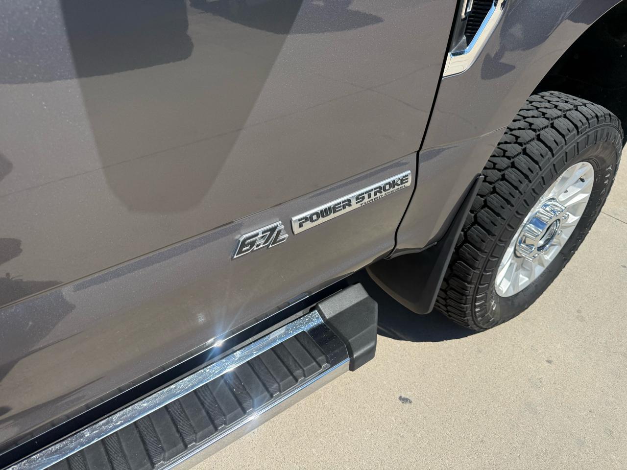 Ford Super Duty F-250 SRW XLT 4WD Crew Cab 8' Box 2022