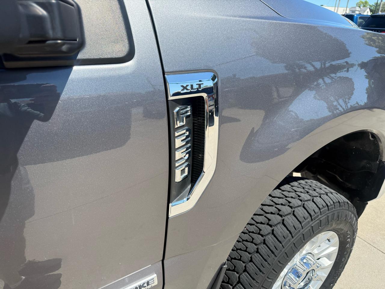 Ford Super Duty F-250 SRW XLT 4WD Crew Cab 8' Box 2022