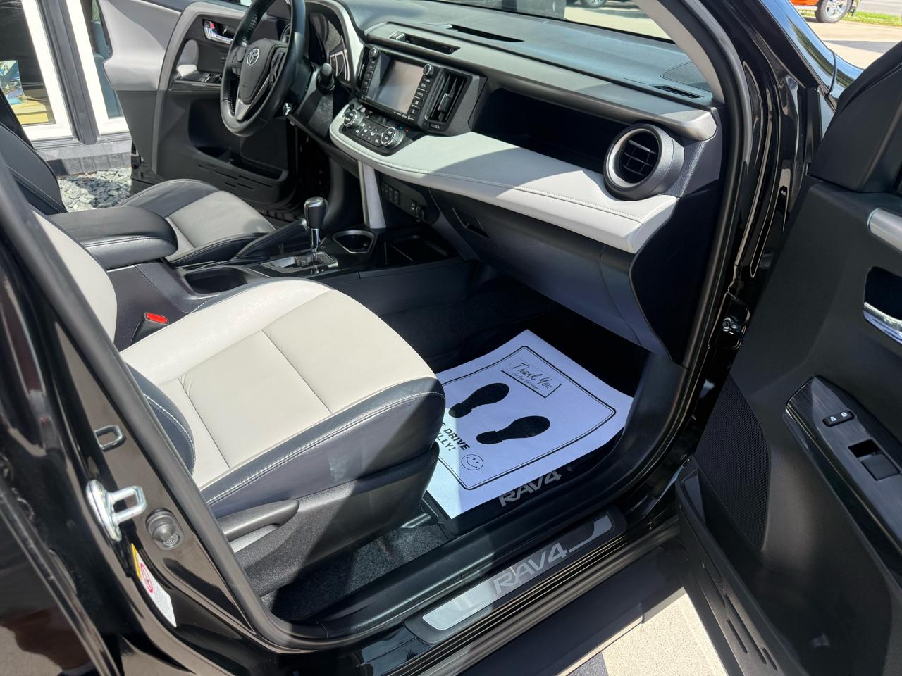 Toyota RAV4 Limited AWD (Natl) 2017