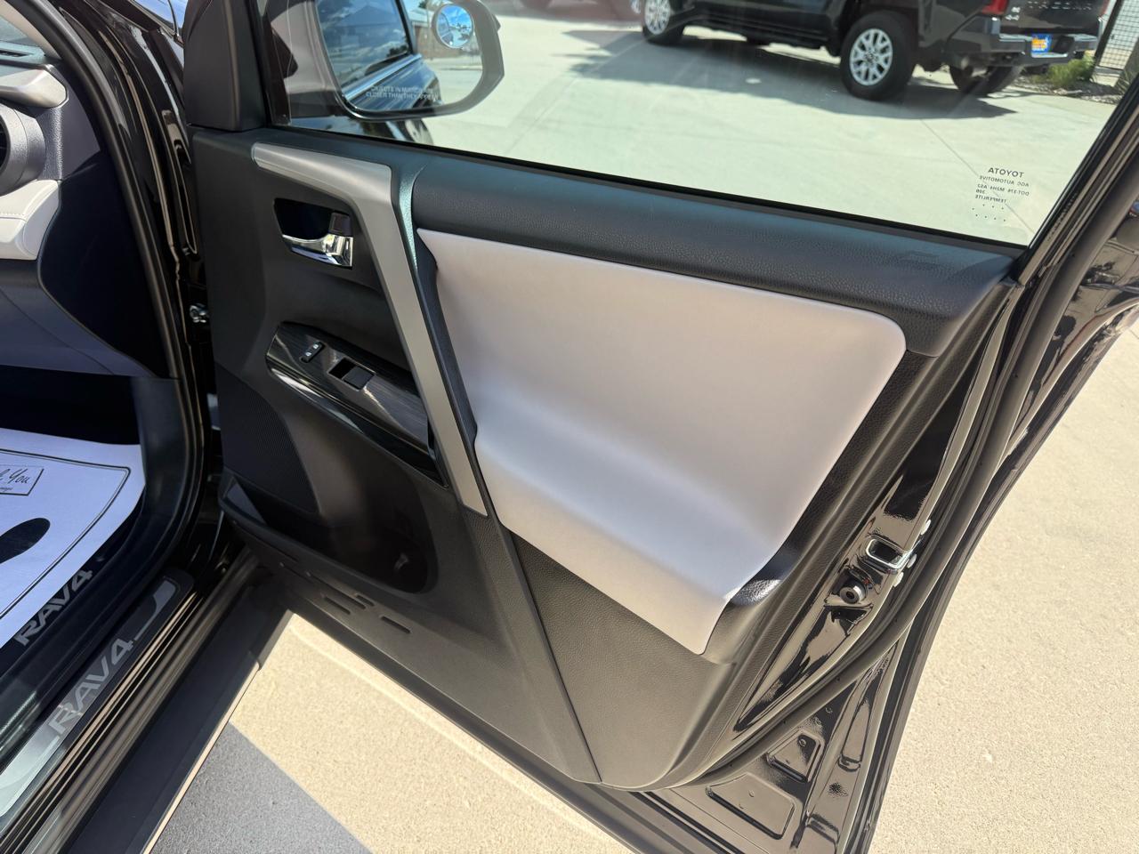 Toyota RAV4 Limited AWD (Natl) 2017