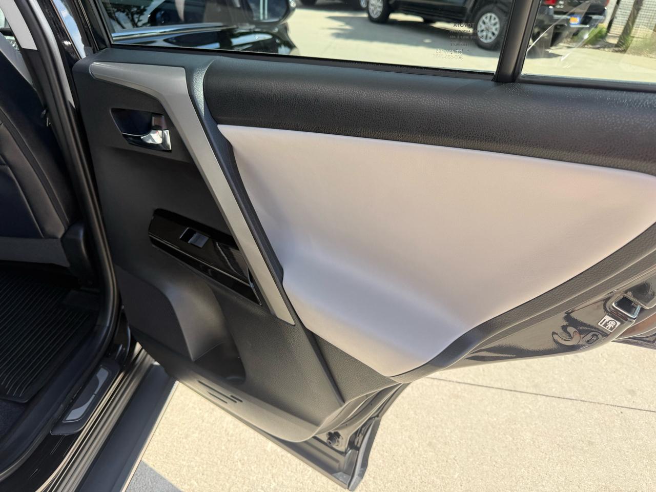 Toyota RAV4 Limited AWD (Natl) 2017