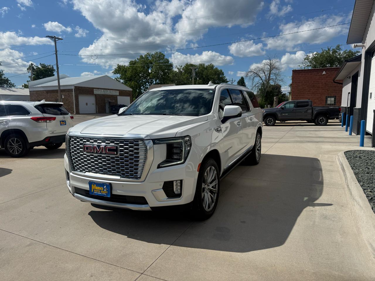 GMC Yukon XL 4WD 4dr Denali 2021