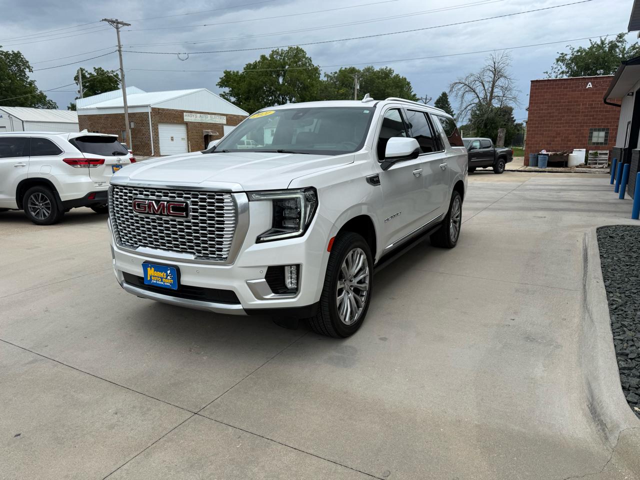 GMC Yukon XL 4WD 4dr Denali 2021