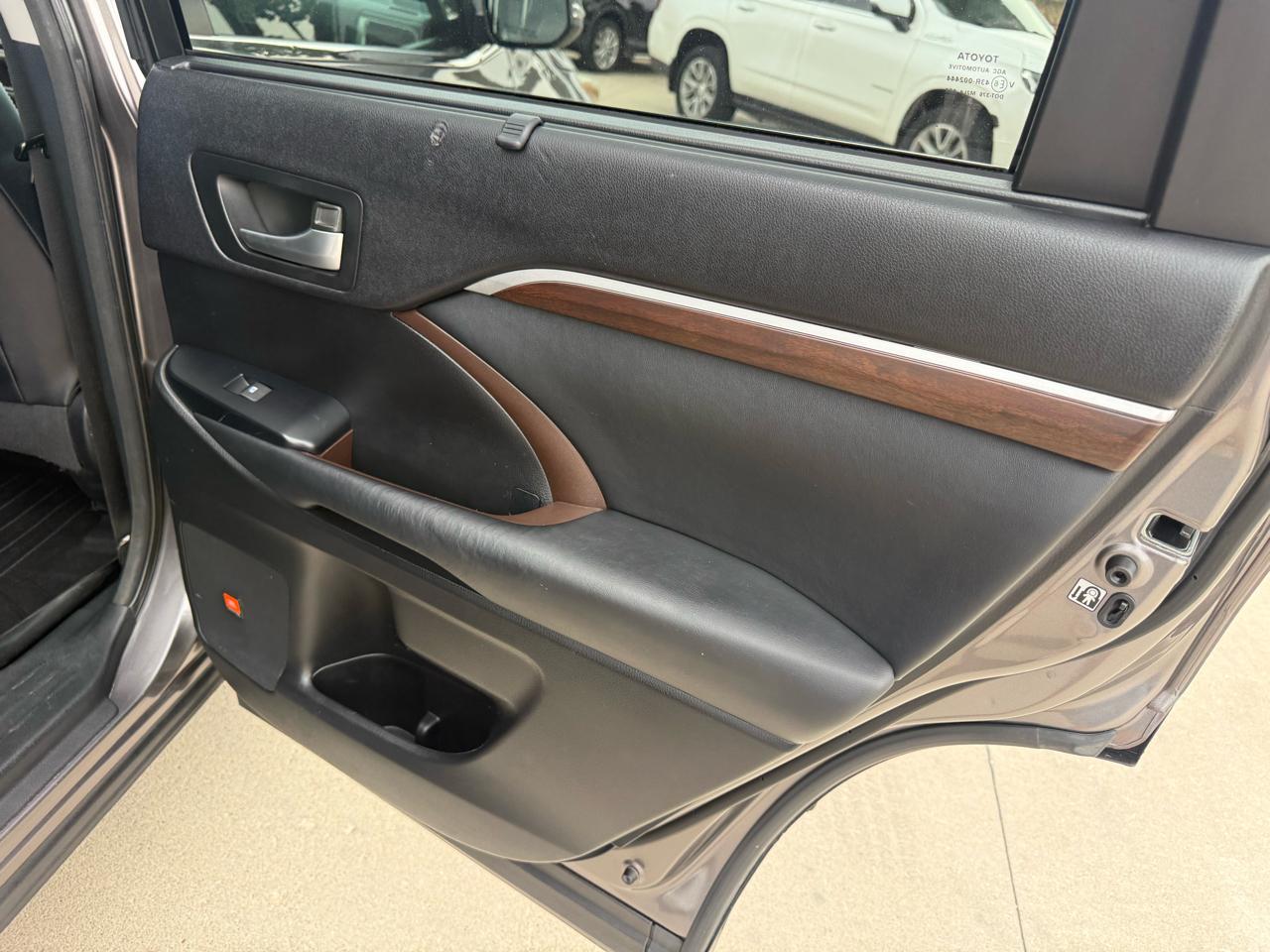 Toyota Highlander AWD 4dr V6 Limited (Natl) 2015