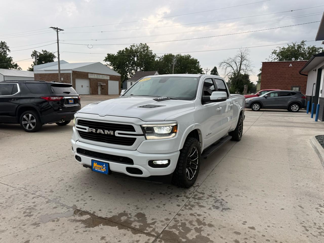 RAM 1500 Laramie 4x4 Crew Cab 6'4" Box 2020