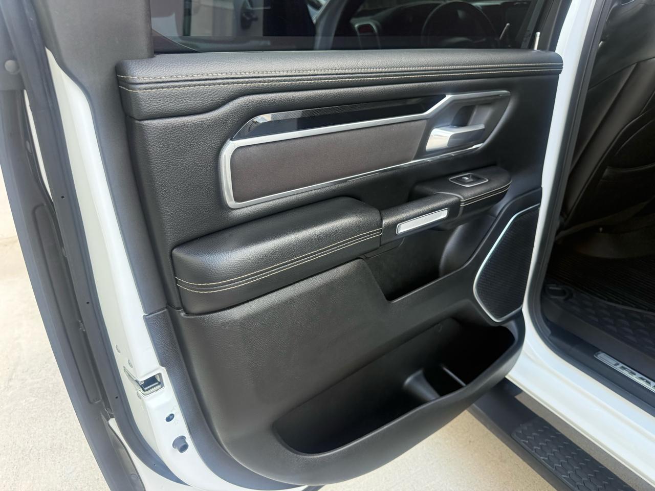 RAM 1500 Laramie 4x4 Crew Cab 6'4" Box 2020