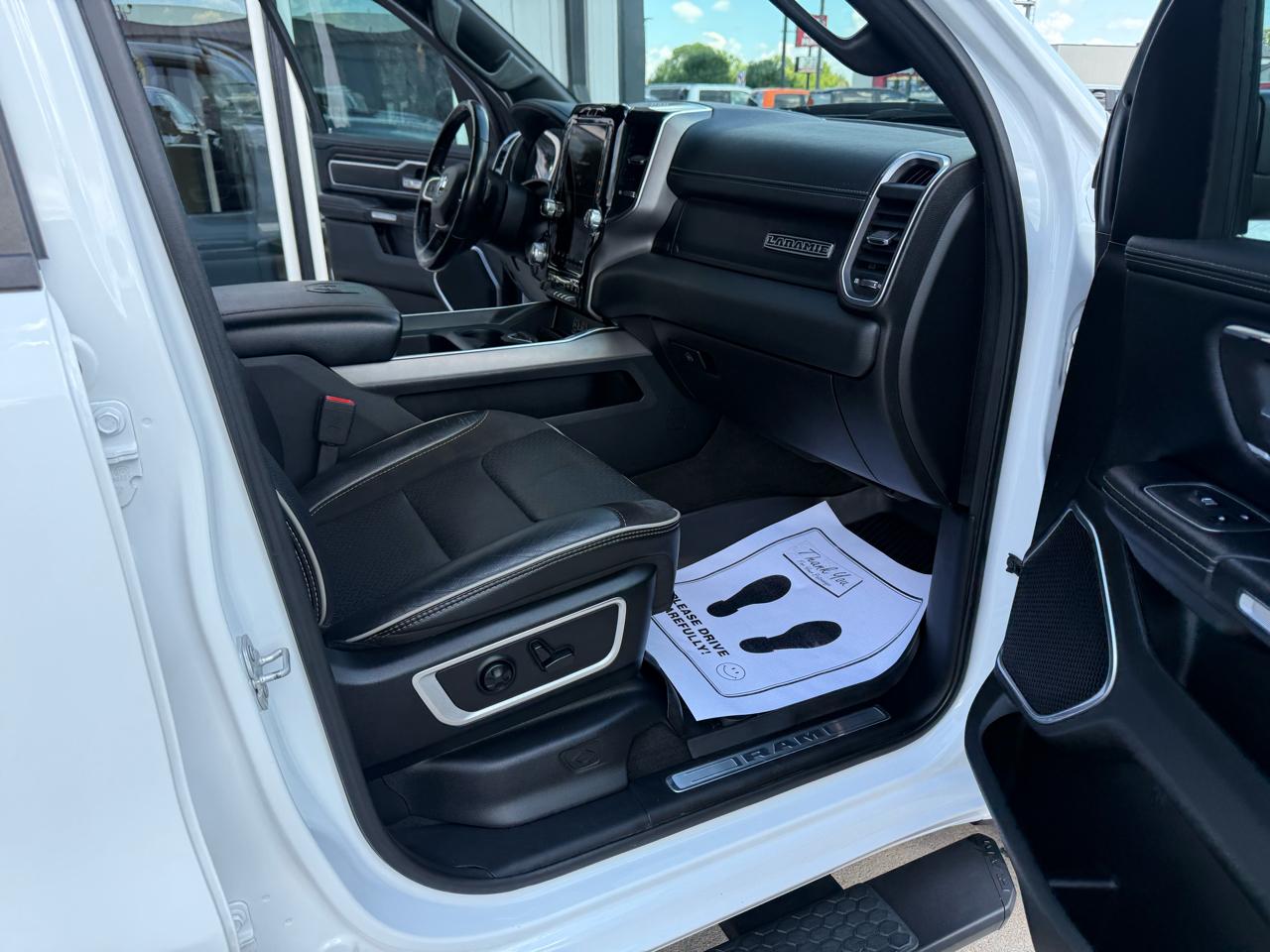RAM 1500 Laramie 4x4 Crew Cab 6'4" Box 2020