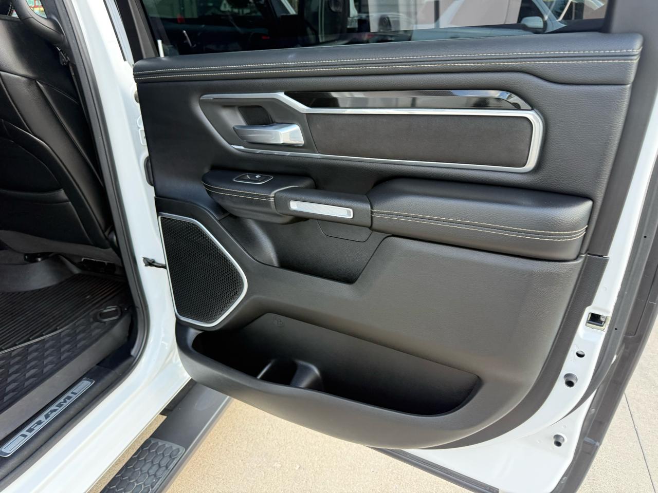 RAM 1500 Laramie 4x4 Crew Cab 6'4" Box 2020