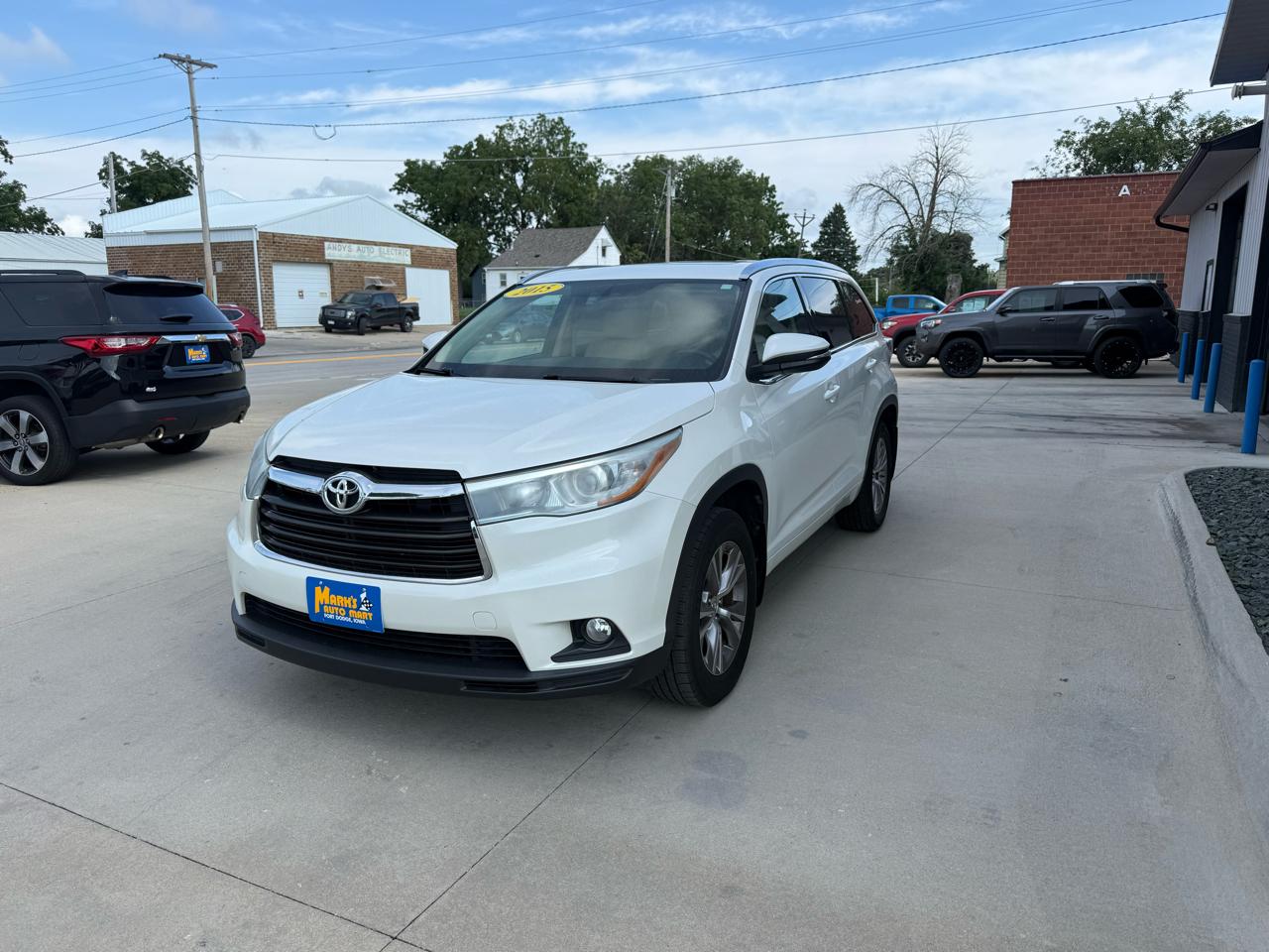 Toyota Highlander AWD 4dr V6 XLE (Natl) 2015