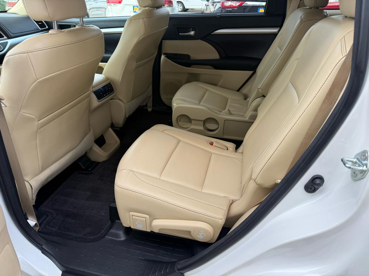Toyota Highlander AWD 4dr V6 XLE (Natl) 2015