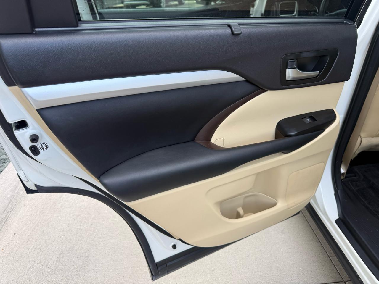 Toyota Highlander AWD 4dr V6 XLE (Natl) 2015