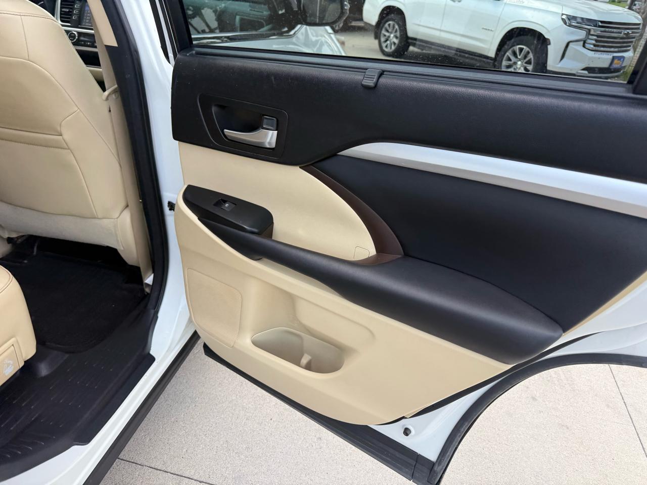 Toyota Highlander AWD 4dr V6 XLE (Natl) 2015