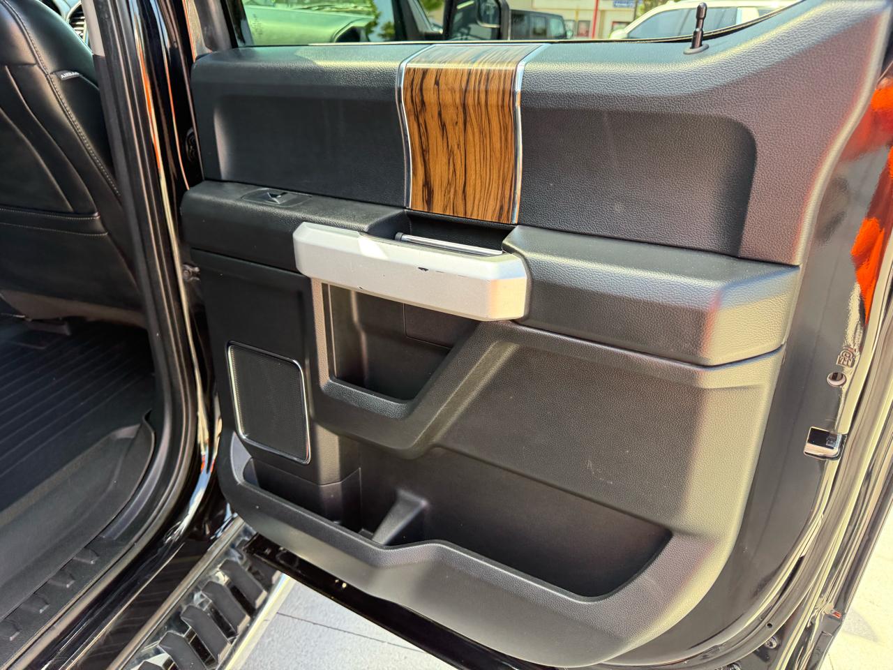 Ford F-150 SuperCrew 139" Lariat 2019