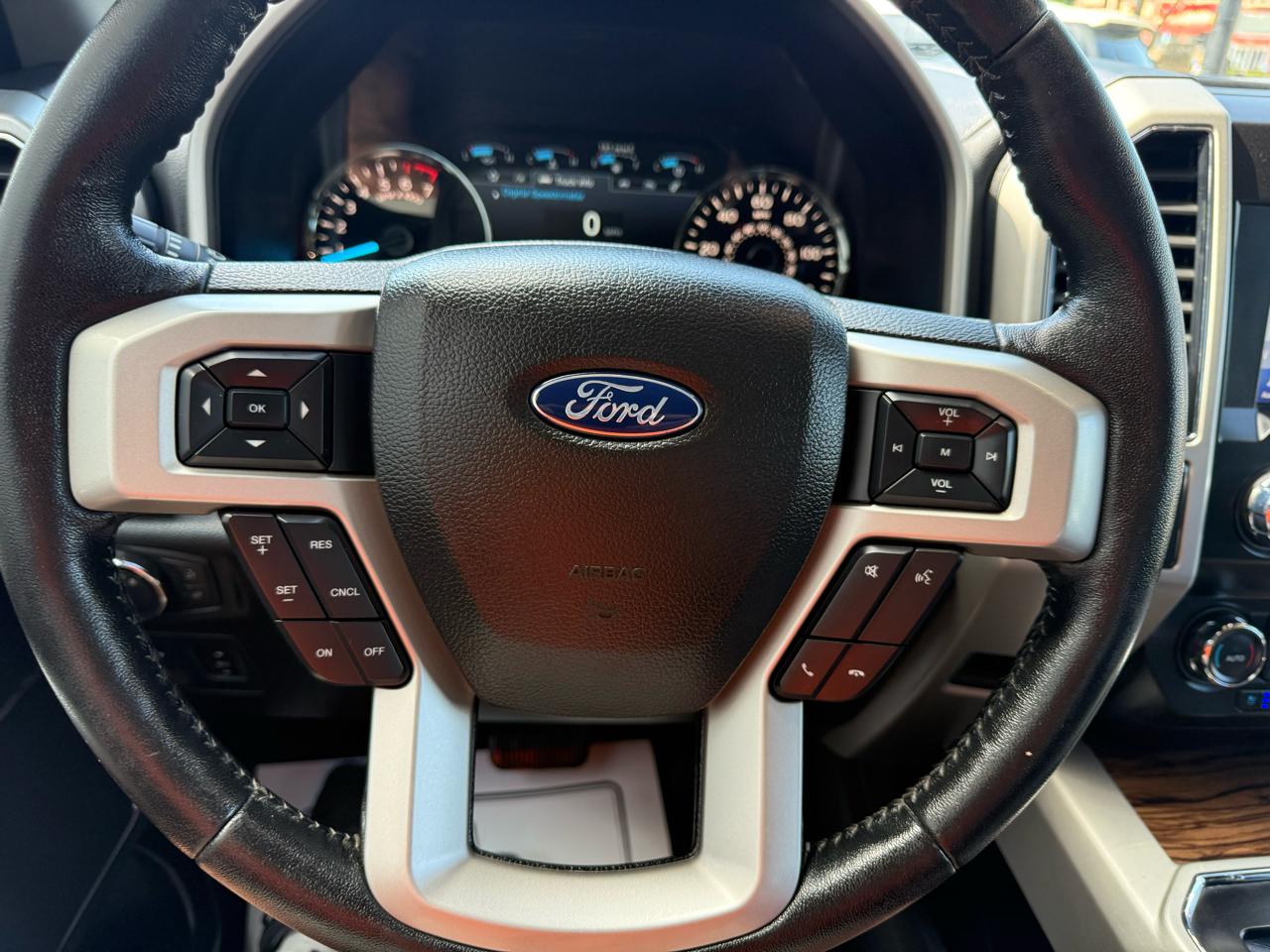 Ford F-150 SuperCrew 139" Lariat 2019
