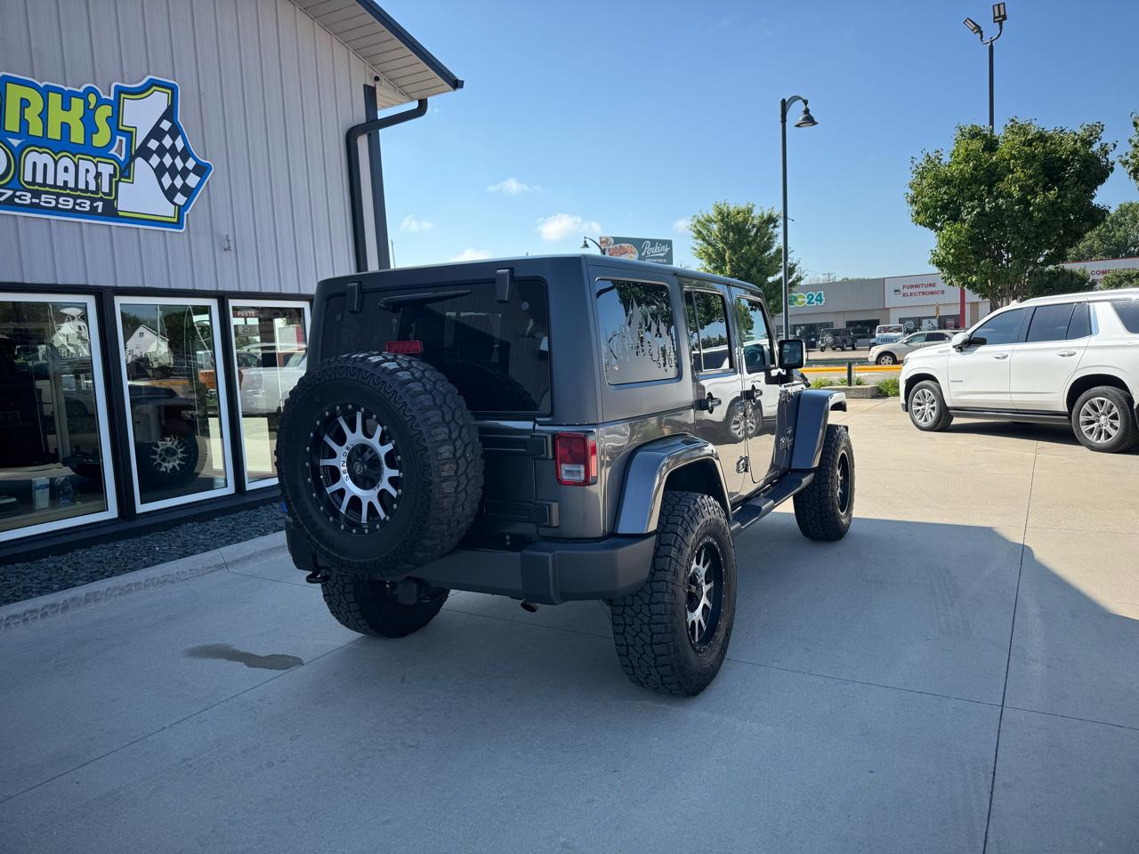 Jeep Wrangler Unlimited 4WD 4dr Sahara 2017