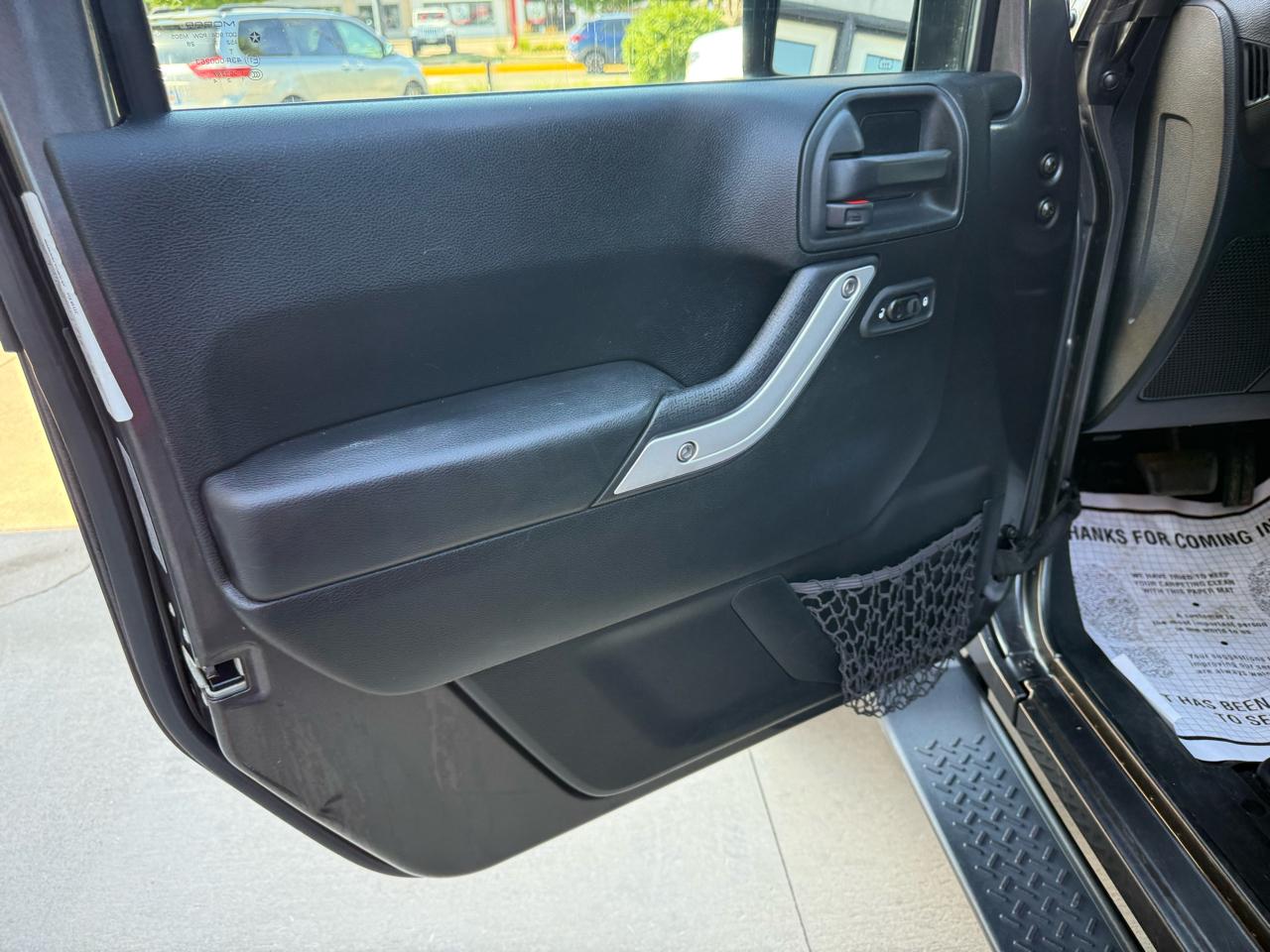 Jeep Wrangler Unlimited 4WD 4dr Sahara 2017
