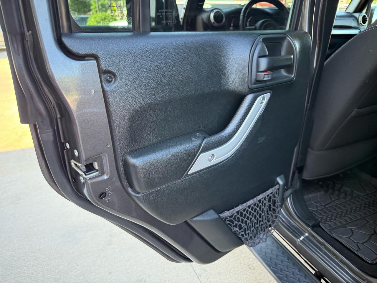 Jeep Wrangler Unlimited 4WD 4dr Sahara 2017