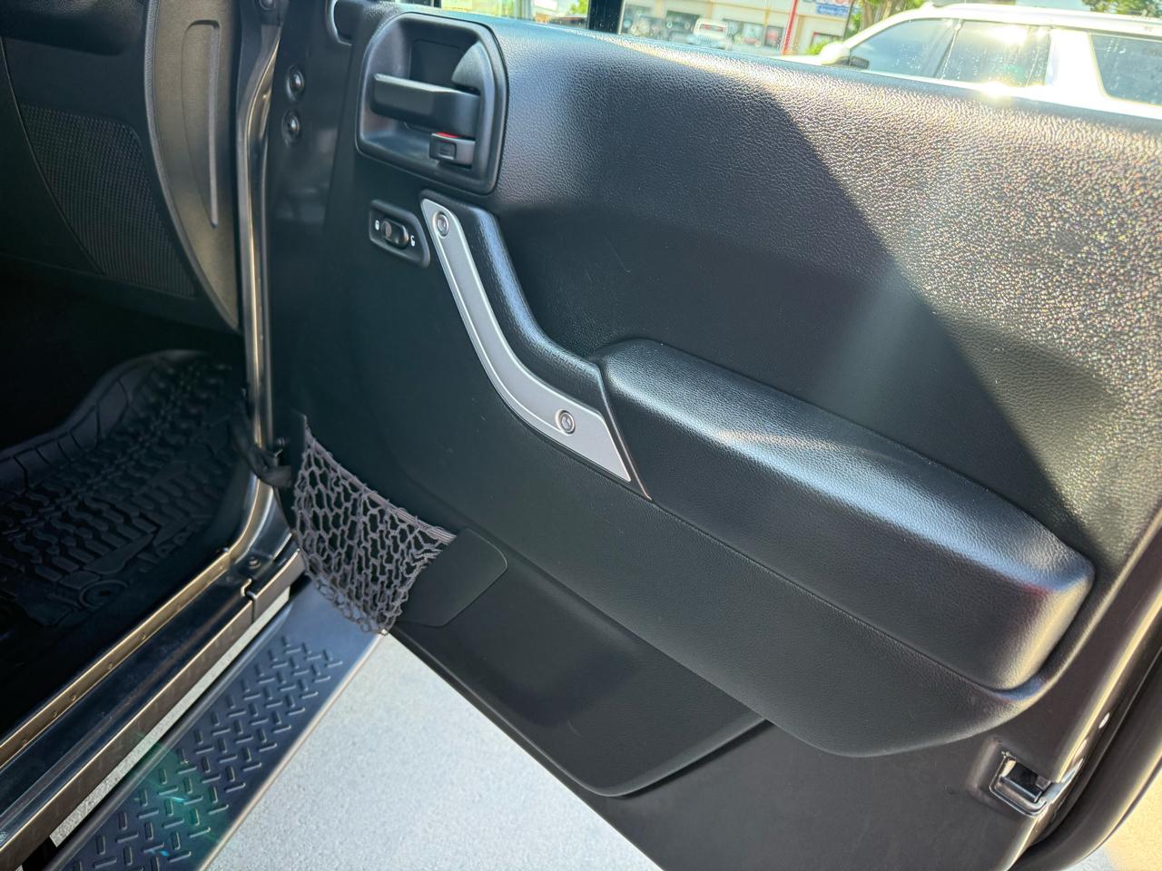 Jeep Wrangler Unlimited 4WD 4dr Sahara 2017