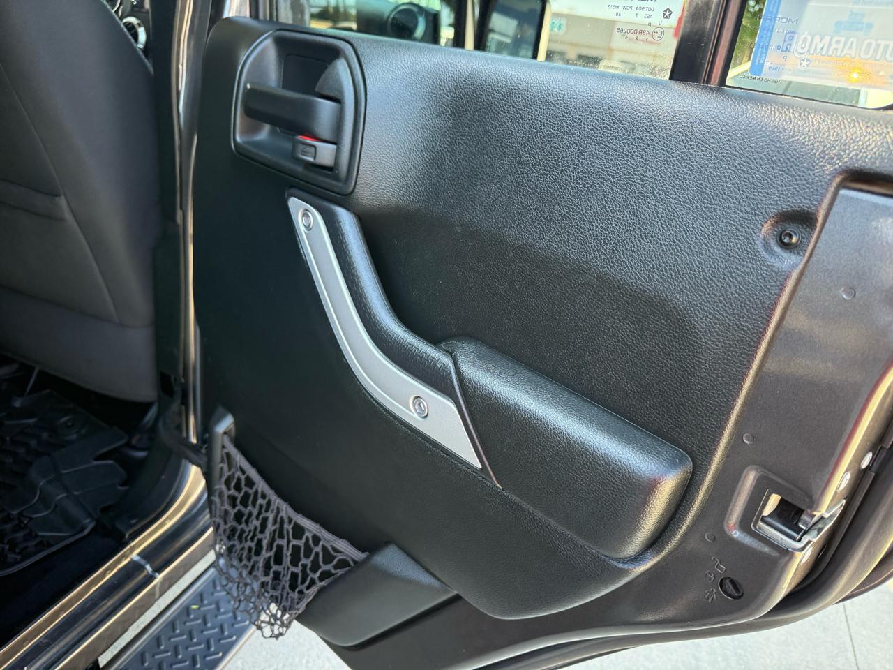 Jeep Wrangler Unlimited 4WD 4dr Sahara 2017