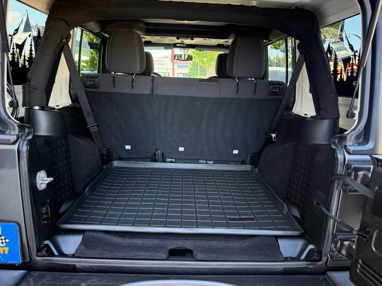 Jeep Wrangler Unlimited 4WD 4dr Sahara 2017