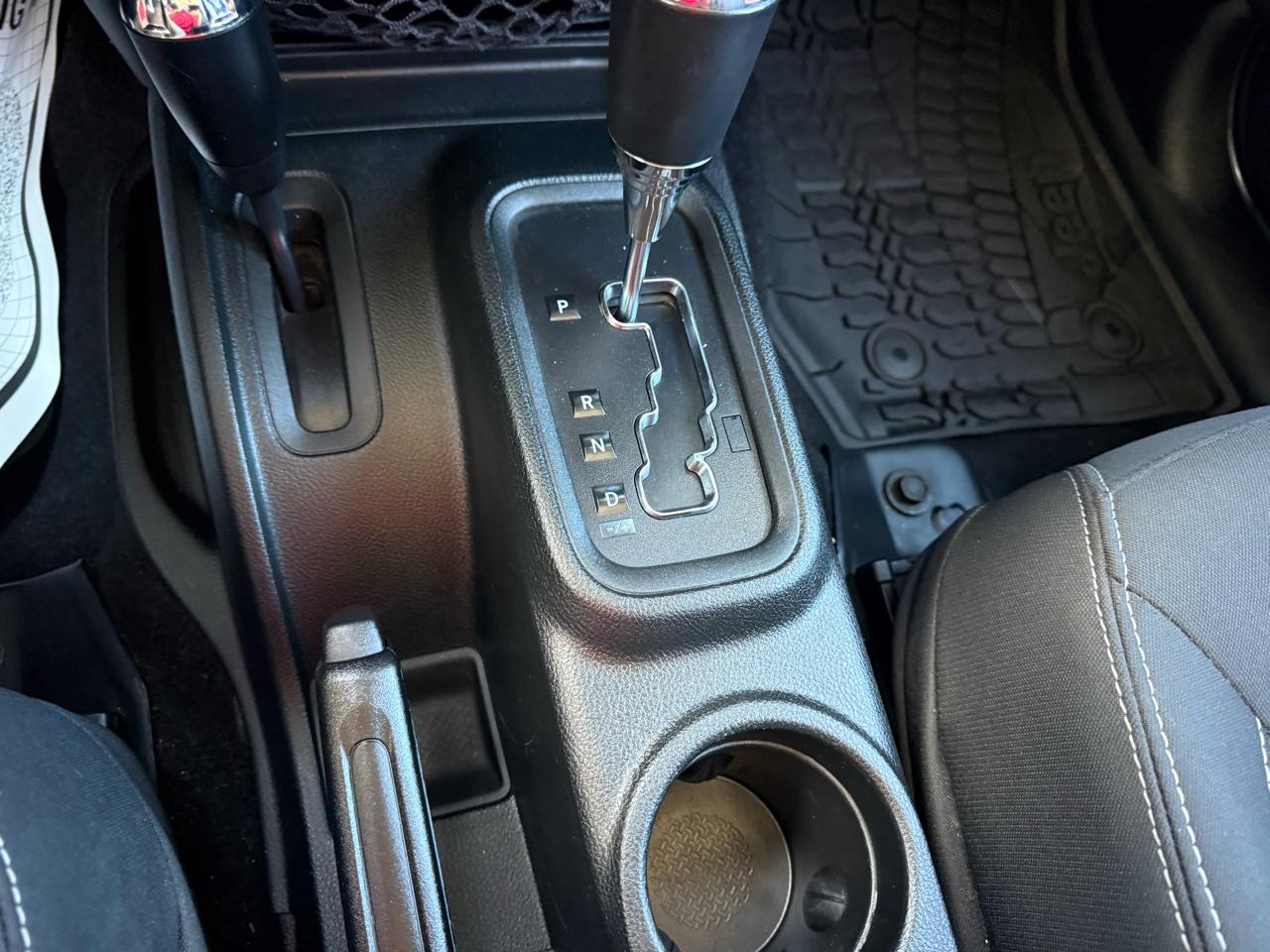 Jeep Wrangler Unlimited 4WD 4dr Sahara 2017